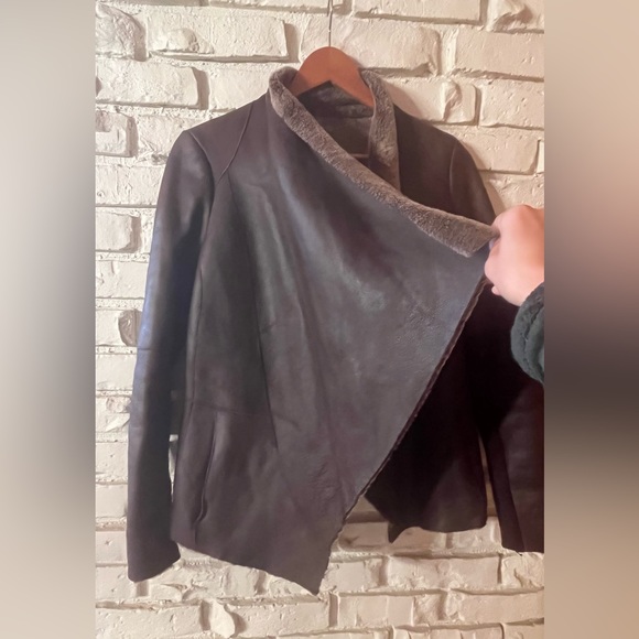 Genuine VINCE Cascade Shearling and Lambskin
Leather Coat/Jacket - Picture 8 of 10